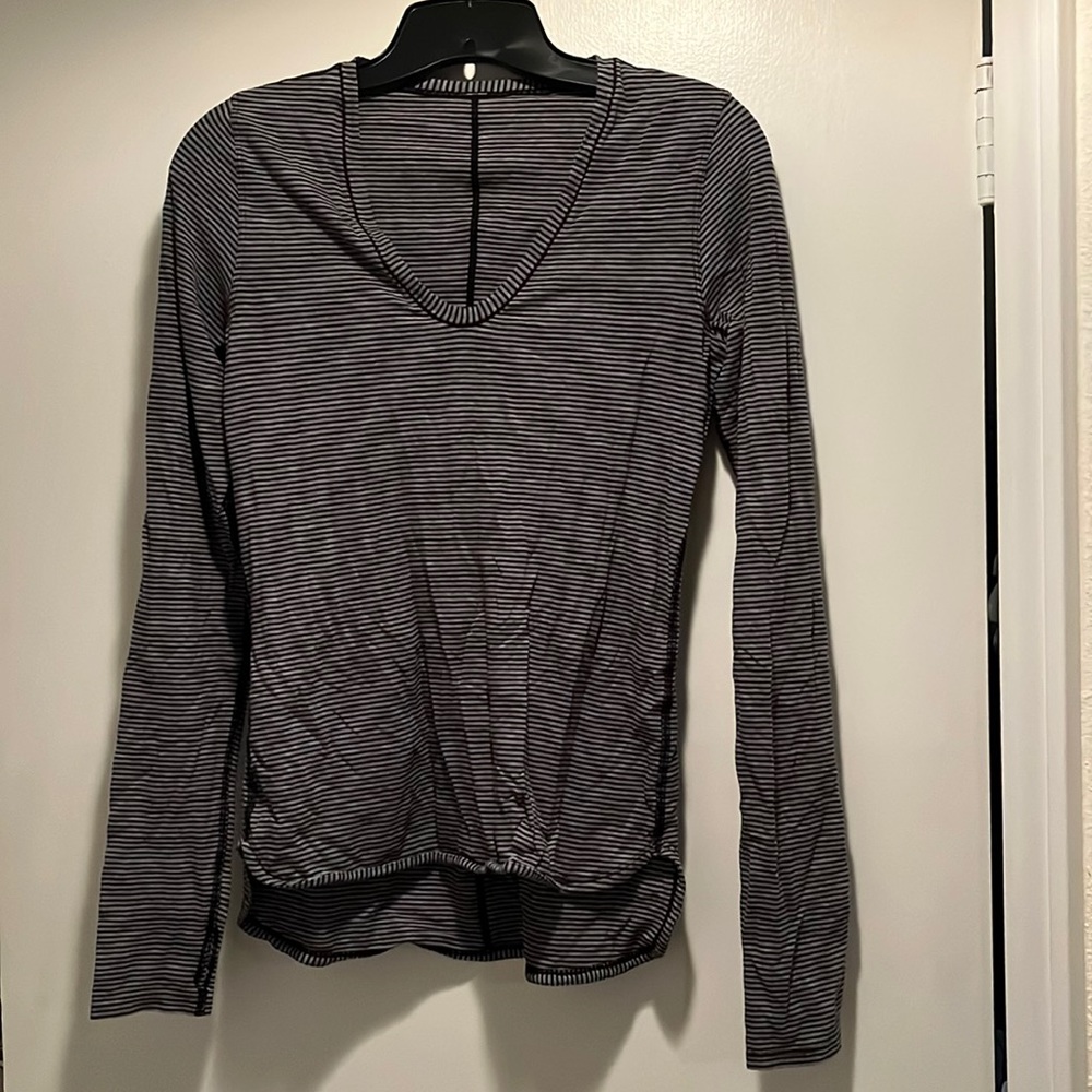 Lululemon long sleeved shirt size 6 grey and black striped